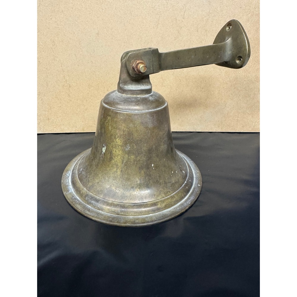 Vintage Large Brass Wall Mount Bell Heavy Farm Schoolhouse Dinner Bell Bracket
